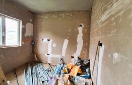 Casa semifinisata, in Campenesti