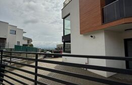 Duplex spectaculos de inchiriat, cu 5 camere, 5 bai, 270 mp, zona Voronet
