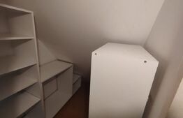 Apartament 3 camere, 48 mp | Etaj 3 | Curte comună și parcare.
