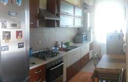 Vanzare apartament 3 camere, decomandat, 82,5 mp, terase, zona strazii Trifoiului