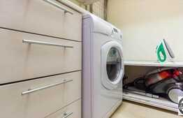 Vanzare apartament 3 camere, 55 mp, complet mobilat, boxa subsol, Piata 1 Mai