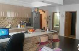 3 camere, 75 mp utili, 2 balcoane! Loc de parcare! Zona strazii Florilor!