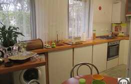 Vanzare apartament 3 camere, 72 mp, terasa 80 mp, parcare, zona Casa Radio