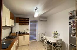 Apartament de vanzare, cu 3 camere decomandat, 82 mp,  zona Terra
