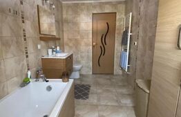 Apartament de vanzare, cu 3 camere decomandat, 82 mp,  zona Terra