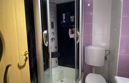 Apartament de vanzare, cu 3 camere decomandat, 82 mp,  zona Terra