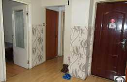 Vanzare apartament 4 camere, 77 mp, decomandat, zona Valea Garbaului