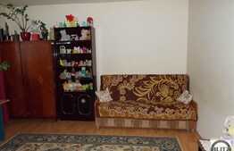 Vanzare apartament 4 camere, 77 mp, decomandat, zona Valea Garbaului