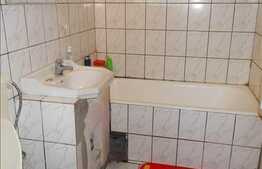 Vanzare apartament 4 camere, 77 mp, decomandat, zona Valea Garbaului
