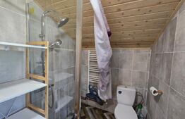 Cabană lemn cu 4 dormitoare, 120mp, teren intravilan de 1250mp