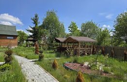 Cabană lemn cu 4 dormitoare, 120mp, teren intravilan de 1250mp