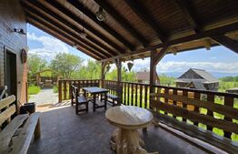 Cabană lemn cu 4 dormitoare, 120mp, teren intravilan de 1250mp