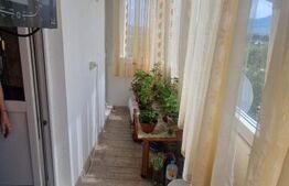 Apartament cu 3 camere decomandat -pozitie excelenta- Zarnesti 