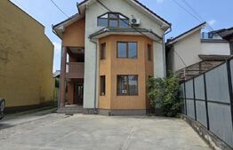 Casa de vanzare, cu 9 camere, 308 mp, zona RrM1