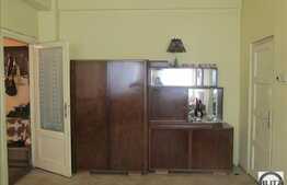 Vanzare apartament 3 camere, 53 mp, boxa subsol, zona centrala