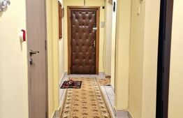 Apartament de vanzare, cu 3 camere decomndate, 65mp, intermediar, zona Mehedinti