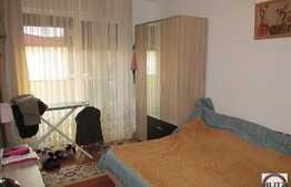 Vanzare apartament decomandat, 2 camere, 52 mp! Parcare! Zona strazii Florilor!