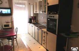 Vanzare apartament decomandat, 2 camere, 52 mp! Parcare! Zona strazii Florilor!