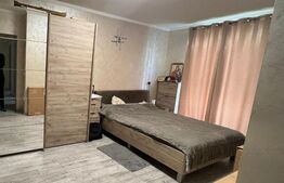 Apartament de vanzare, cu 3 camere, 92 mp, parcare, intermediar, zona VIVO