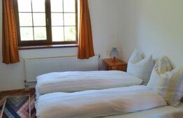 Oportunitate! Vila, de inchiriat, ponton, acces lac, Tarnita!