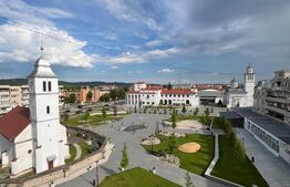 Apartament de vanzare, cu 4 camere, Campia Turzii zona Centrala 