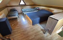 Casa de weekend, 1.000 mp de teren intravilan, localitatea Rasca