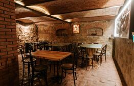 Conac de vânzare 7 camere cu bai proprii, cramă, ciubăr și potențial 