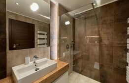 Apartament 3 camere, lux,  zona Campului