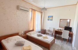 Cladire multifunctionala, pensiune plus casa,  parcari private