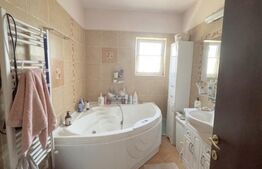 Cladire multifunctionala, pensiune plus casa,  parcari private