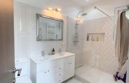 Cladire multifunctionala, pensiune plus casa,  parcari private