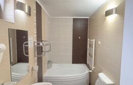 Cladire multifunctionala, pensiune plus casa,  parcari private