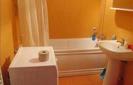 Vanzare apartament 3 camere, 69 mp, parcare, zona Petrom