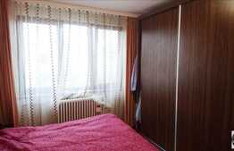 Vanzare apartament 3 camere, 56 mp, decomandat, parcare, zona Coloane