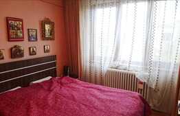 Vanzare apartament 3 camere, 56 mp, decomandat, parcare, zona Coloane