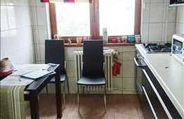 Vanzare apartament 3 camere, 56 mp, decomandat, parcare, zona Coloane