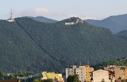 Garsoniera superba bloc nou, parcare, boxa mobilata, zona Tractorul langa Coresi