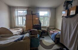 Casa de vanzare, cu curte comuna, 3 camere, 66 mp, zona semicentrala