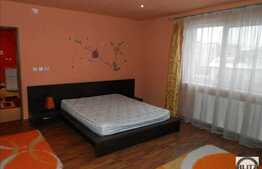 De vanzare 3 camere, 74 mp! Complet mobilat! Parcare! Zona strazii Florilor!