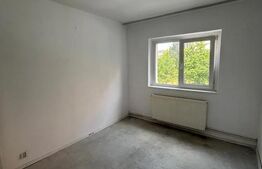 Apartament de vanzare, cu 4 camere, 82 mp, zona Calea Bucuresti