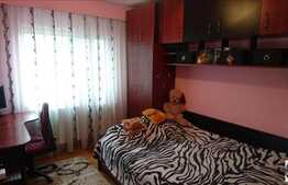 Apartament 3 camere, 72 mp, decomandat, garaj, boxa, zona Billa