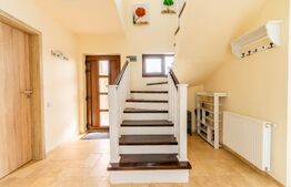 Casa de vanzare, Jucu de Sus teren 811mp, 4 Camere, 2 Bai, Priveliște