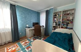 Apartament de vanzare, cu 4 camere, 100 mp, zona Oasului