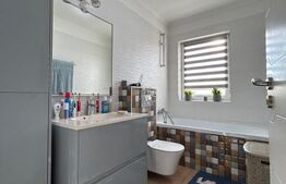 Apartament de vanzare, cu 4 camere, 100 mp, zona Oasului