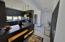 Casa exclusivista , LUX, Harman