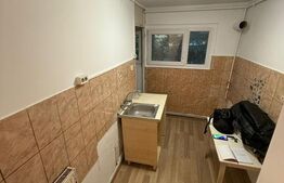 Apartament de vanzare, 3 camere, 65 mp, etaj intermediar, zona Calea București