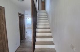 Casă tip duplex modernă, spațiu, lumină și confort pentru întreaga zi, Stupini