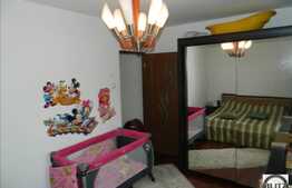 Apartament 3 camere cu balcon de 6 mp, partial mobilat, renovat