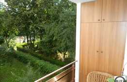 Apartament 3 camere cu balcon de 6 mp, partial mobilat, renovat