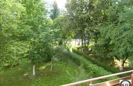 Apartament 3 camere cu balcon de 6 mp, partial mobilat, renovat